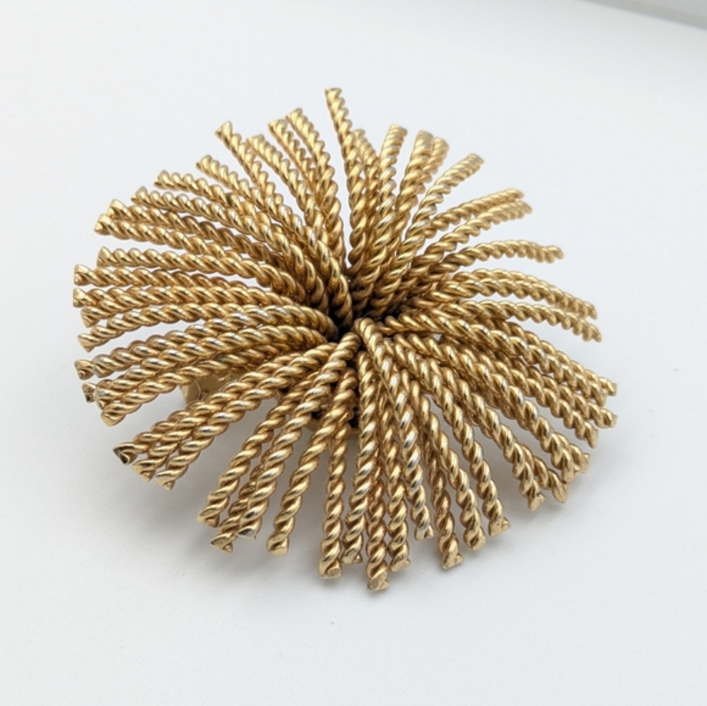 Vintage starburst twisted rope wire gold tone brooch pin